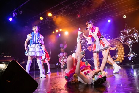 元気いっぱいの虹コン初期メンバー。