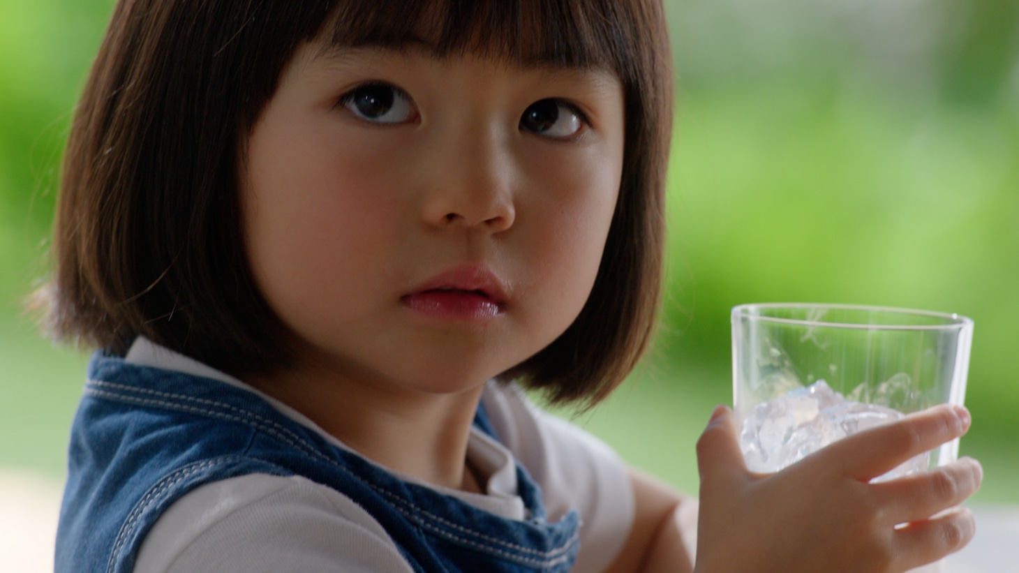 「カルピス」テレビCM「ぎゅうにゅううう？」編より。