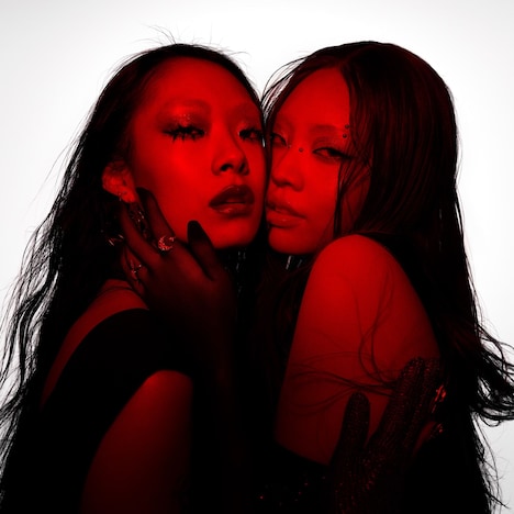 リナ・サワヤマとちゃんみな。