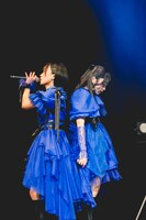 左から新間いずみ、大白桃子。（撮影：ヤギタツノリ）