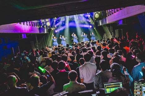 fishbowl「テンセイ 東京」の様子。（撮影：ヤギタツノリ）