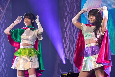 吉瀬真珠と北美梨寧。（提供：スターダストプロモーション）