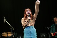 手を振って感謝を伝えるNao☆