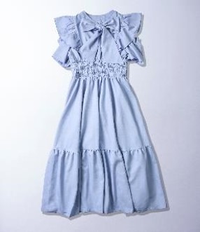 「evelyn」で販売される「デニムリボンワンピース」。