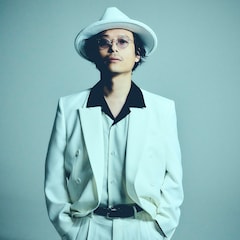 中田裕二の新アルバム「ARCHAIC SMILE」は作詞作曲、演奏すべて1人で担当