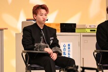 口を尖らせるシューヤ。