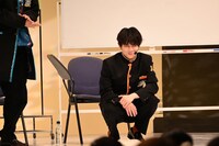 最後の1人にハイタッチをスルーされたハル。