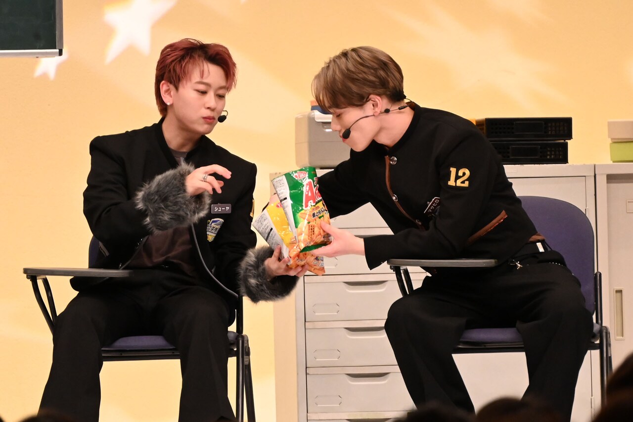 エアリアルを試食するシューヤとマサヒロ。 - 超特急「ふじびじ