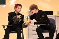 エアリアルを試食するシューヤとマサヒロ。