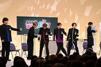 ビリビリペンの罰ゲームを受けるメンバー。