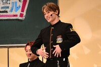 「ペコ～」と自己紹介するマサヒロ。