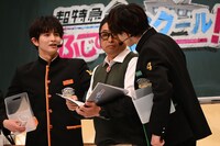 団長先生に詰め寄るタクヤ（右）。