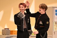 シューヤにツッコミを入れるマサヒロ。