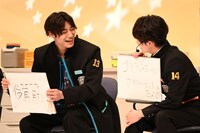 お互いの回答に笑い合うアロハとハル。