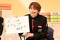 「女心クイズ」に回答するユーキ。