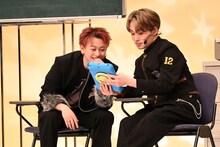 配信視聴組のコメントを読むシューヤとマサヒロ。