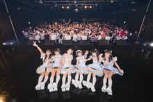 「フューチャーサイダー 3rdワンマンライブ『Deep Blue Diary』」で撮影された集合写真。（撮影：ワタナベタイシ）