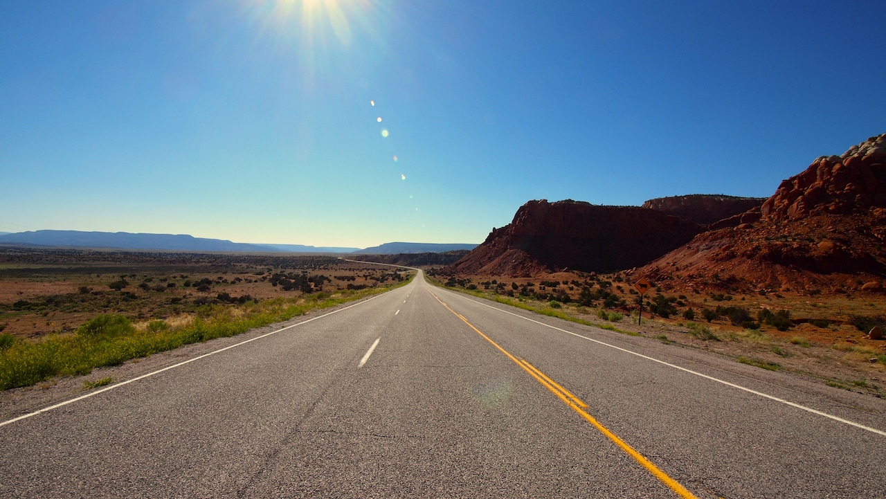 長く続くアメリカ・ニューメキシコ州の道。
