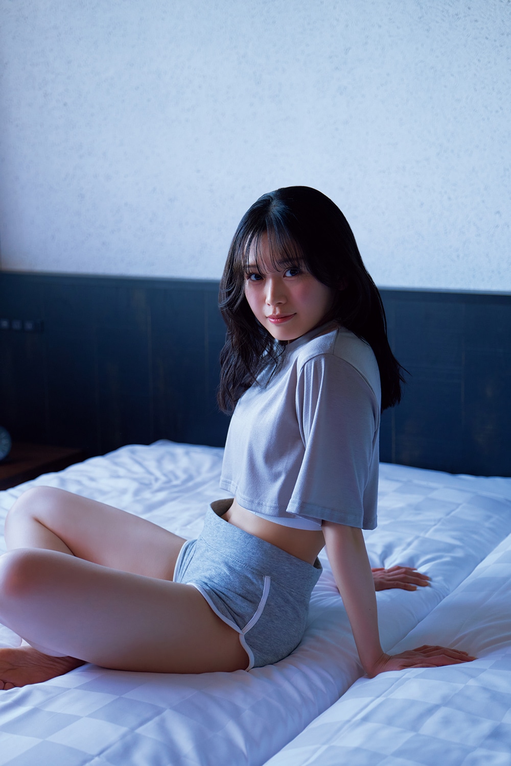平井美葉（BEYOOOOONDS）写真集「be-lief」より。