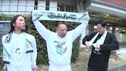 左からトム・ブラウン、淡路幸誠(きつね)。(c)テレビ朝日