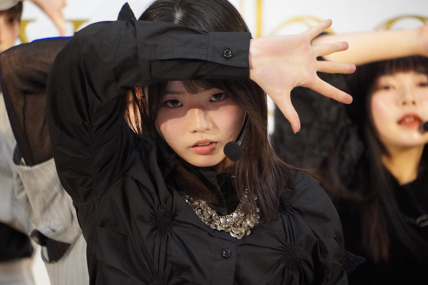 MOMO (c)OVERSE