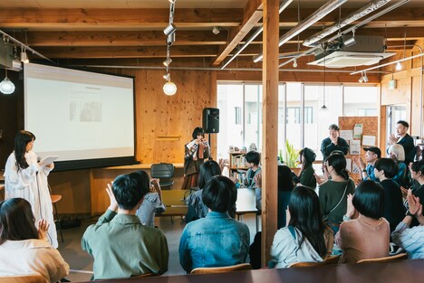 アユニ・Dトークショーの様子。