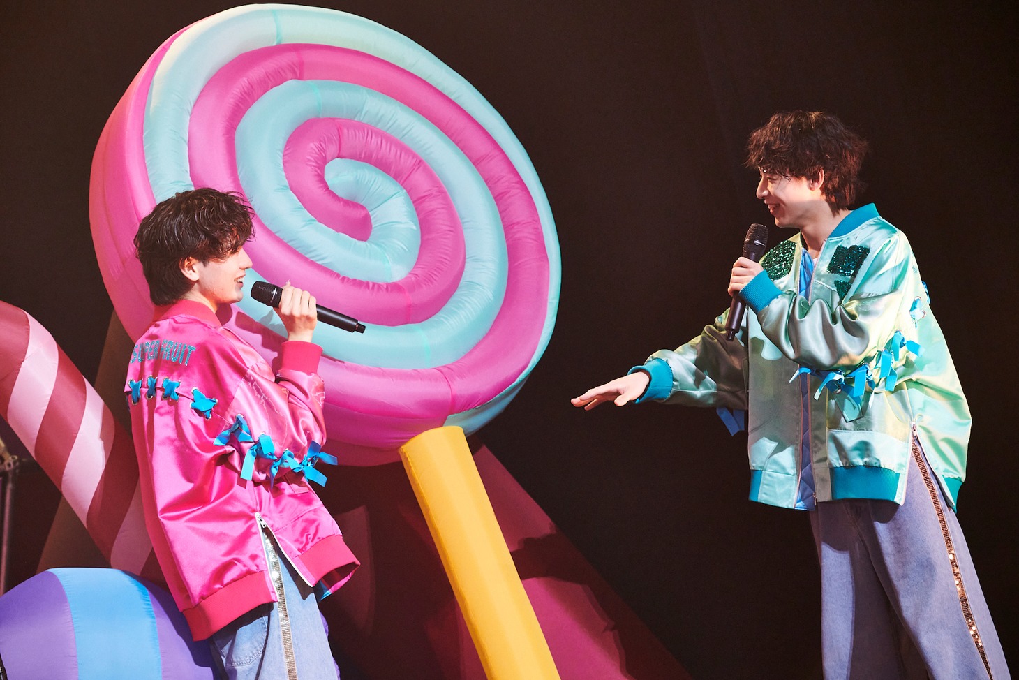 「THE SUPER FRUIT 2nd ONEMAN TOUR - Blue Fruits Tour2024 -」昭和女子大学人見記念講堂公演の様子。（撮影：上溝恭香）