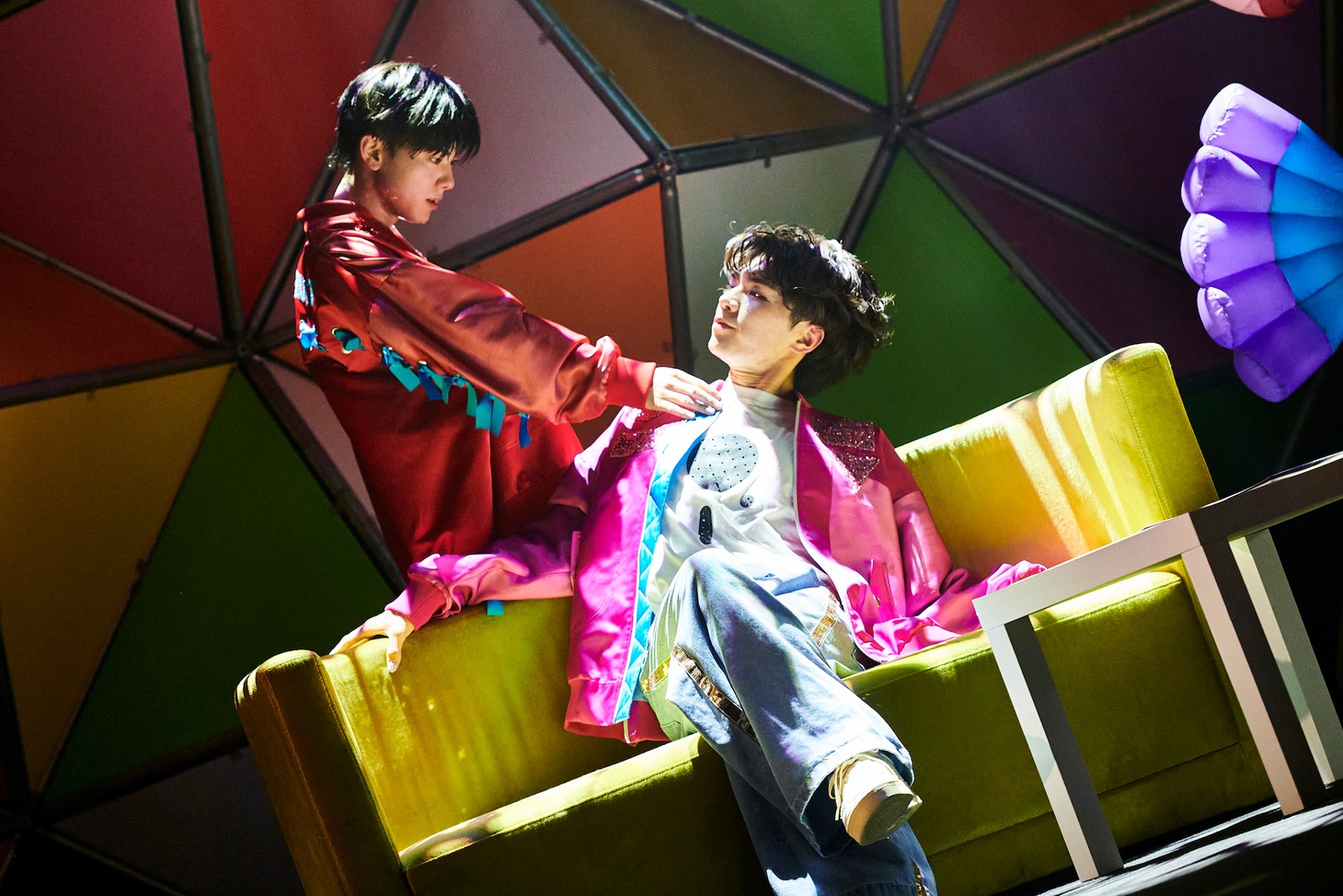 「THE SUPER FRUIT 2nd ONEMAN TOUR - Blue Fruits Tour2024 -」昭和女子大学人見記念講堂公演の様子。（撮影：上溝恭香）