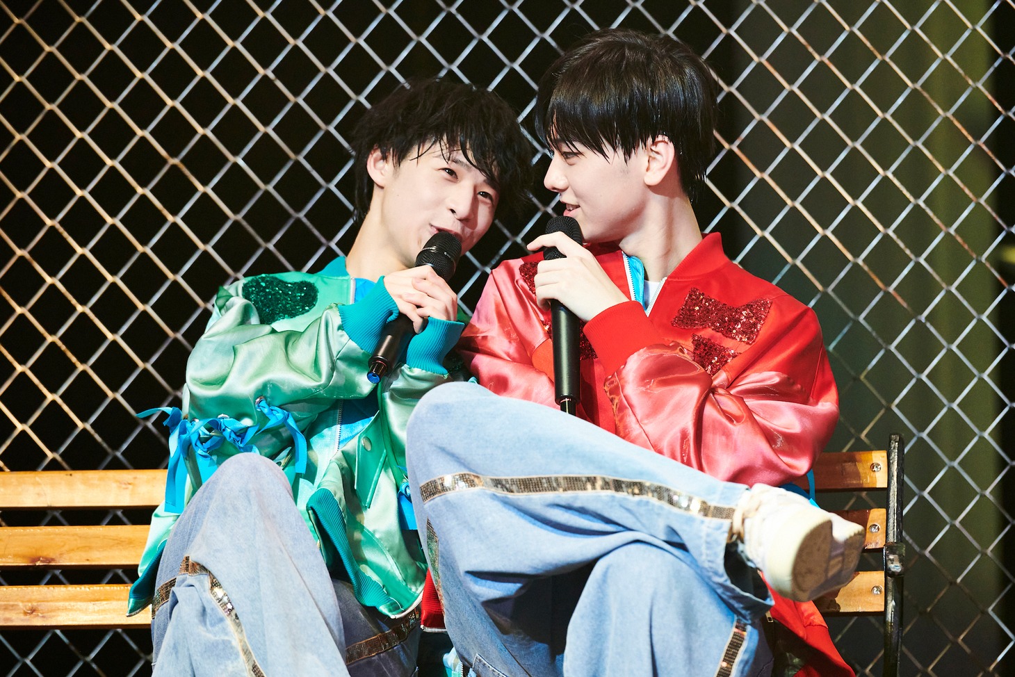 「THE SUPER FRUIT 2nd ONEMAN TOUR - Blue Fruits Tour2024 -」昭和女子大学人見記念講堂公演の様子。（撮影：上溝恭香）