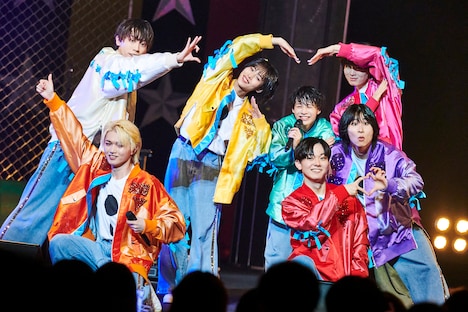 「THE SUPER FRUIT 2nd ONEMAN TOUR - Blue Fruits Tour2024 -」昭和女子大学人見記念講堂公演の様子。（撮影：上溝恭香）