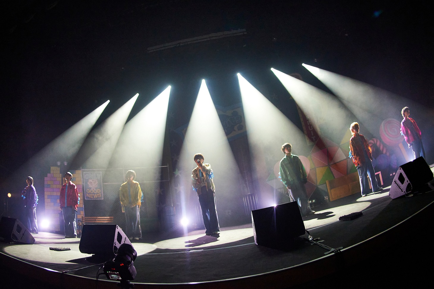 「THE SUPER FRUIT 2nd ONEMAN TOUR - Blue Fruits Tour2024 -」昭和女子大学人見記念講堂公演の様子。（撮影：上溝恭香）