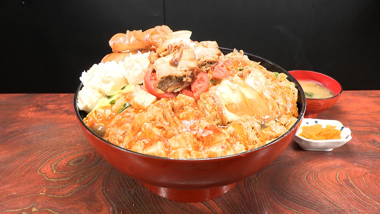爆盛たぬき丼 (c)中京テレビ