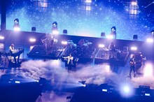 Mrs. GREEN APPLEのパフォーマンスの様子。