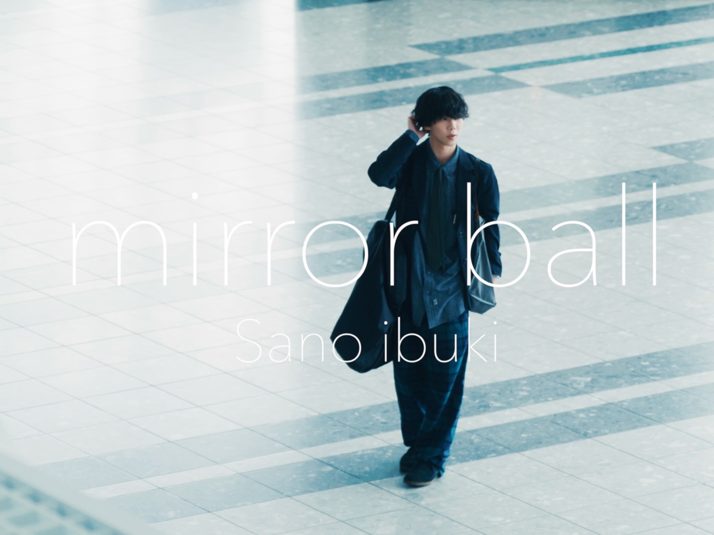 Sano ibuki「ミラーボール」ミュージックビデオより。