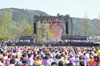 京都・亀岡市の小学生による合唱の様子。（撮影：高田真希子）