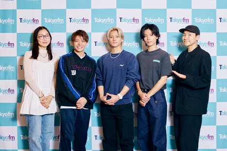 左からCOCO教頭、Number_i、こもり校長。