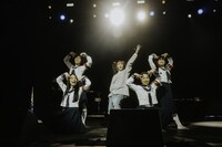 ikura（YOASOBI）と新しい学校のリーダーズ。 (c)88rising