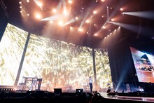 Mrs. GREEN APPLEのパフォーマンスの様子。