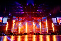 Mrs. GREEN APPLEのパフォーマンスの様子。