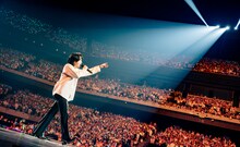 Mrs. GREEN APPLEのパフォーマンスの様子。