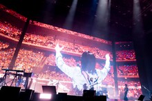 Mrs. GREEN APPLEのパフォーマンスの様子。