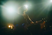 ART-SCHOOLサポートメンバーの中尾憲太郎（B）。（Photo by renzo masuda）