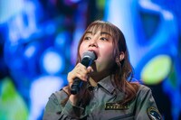 口をあんぐりと開ける黒木ひかり。