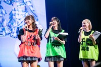 幕間にはMCにも挑戦した#ババババンビ新メンバーの一ノ瀬こひな、神南りな、千星真穂（左から）。