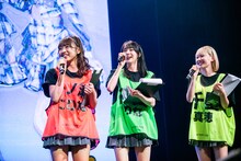 幕間にはMCにも挑戦した#ババババンビ新メンバーの一ノ瀬こひな、神南りな、千星真穂（左から）。