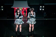 練習生仲間の活躍に感極まる#Mooove!新メンバーの久喜なほ（左）と愛梨ここ（右）。