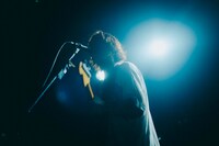 橋本薫（Vo, G / Helsinki Lambda Club）（Photo by renzo masuda）