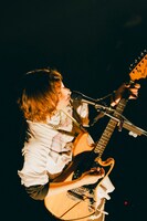 橋本薫（Vo, G / Helsinki Lambda Club）（Photo by renzo masuda）