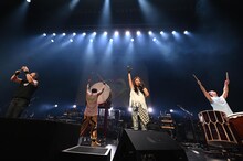 大黒摩季とスーパー太鼓トリオ。（写真提供：B ZONE）