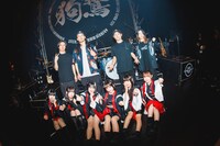 INUWASIとバンドメンバー。（撮影：真島洸）